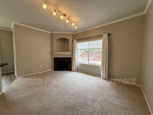 1871 S Dunkirk St in Aurora, CO - Building Photo - Building Photo