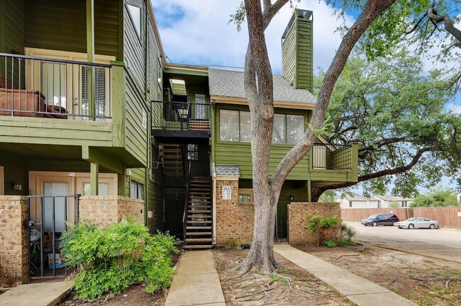 9831 Walnut St, Unit P212 in Dallas, TX - Building Photo - Building Photo