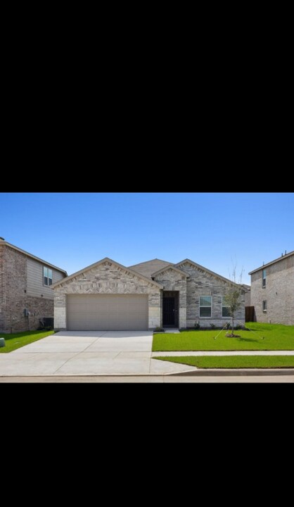 4425 Benham Dr in Crowley, TX - Building Photo