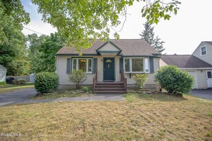 50 New Shaker Rd in Albany, NY - Building Photo