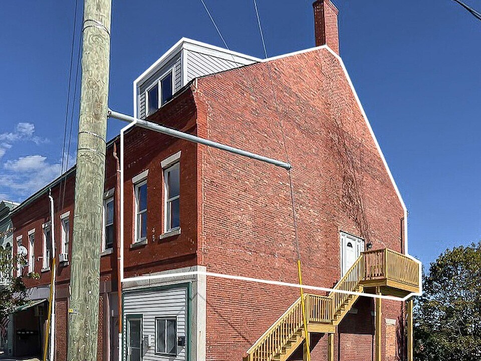 90 High St in Somersworth, NH - Building Photo
