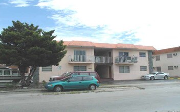 163rd Street Apartments in North Miami Beach, FL - Building Photo - Building Photo