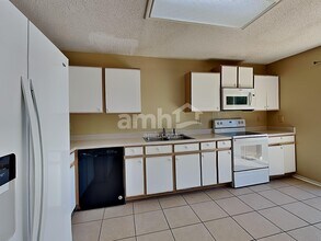 7119 Rock Blf in San Antonio, TX - Building Photo - Building Photo