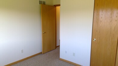 2319 S Terrace St in Janesville, WI - Building Photo - Building Photo