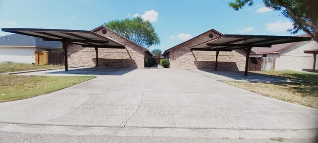 1301 W Carmen Ave, Unit APT #3 in Edinburg, TX - Foto de edificio - Building Photo