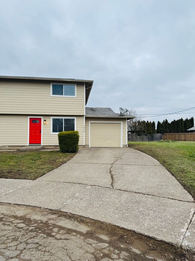 property at 1911-1915 38th Ave SE