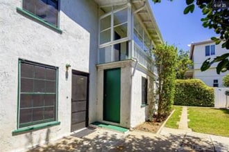 832 B Ave in Coronado, CA - Building Photo - Building Photo