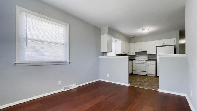 5747 N 93rd St in Milwaukee, WI - Building Photo - Building Photo