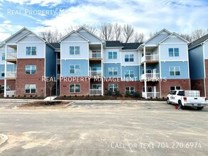 7023 Star Oaks Ln in Charlotte, NC - Building Photo - Building Photo