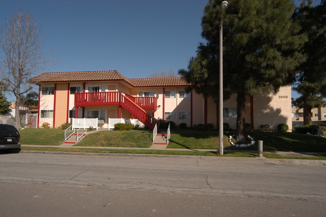 Mountclef Apartments in Thousand Oaks, CA - Building Photo - Building Photo