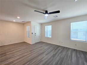 9459 Calm Strm Ave in Las Vegas, NV - Building Photo - Building Photo