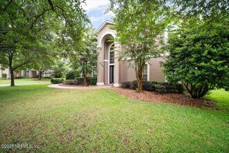 7813 Mt Ranier Dr in Jacksonville, FL - Building Photo - Building Photo