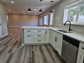 2214 Claremont Ct in Moses Lake, WA - Foto de edificio - Building Photo