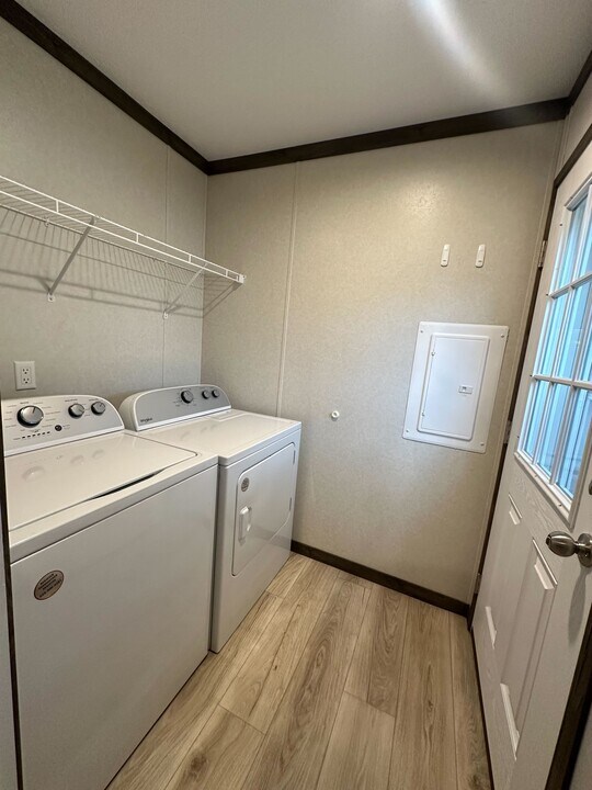 76 E U.S. Hwy 6 in Valparaiso, IN - Building Photo