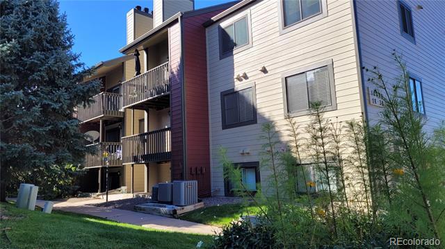 10890 W Evans Ave in Lakewood, CO - Building Photo