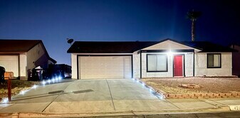429 Longtree Ave in Henderson, NV - Building Photo