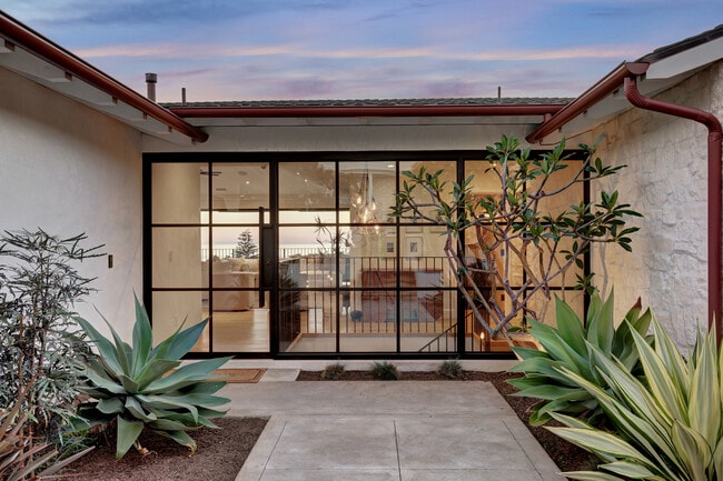 4 S Vista De La Luna in Laguna Beach, CA - Building Photo - Building Photo