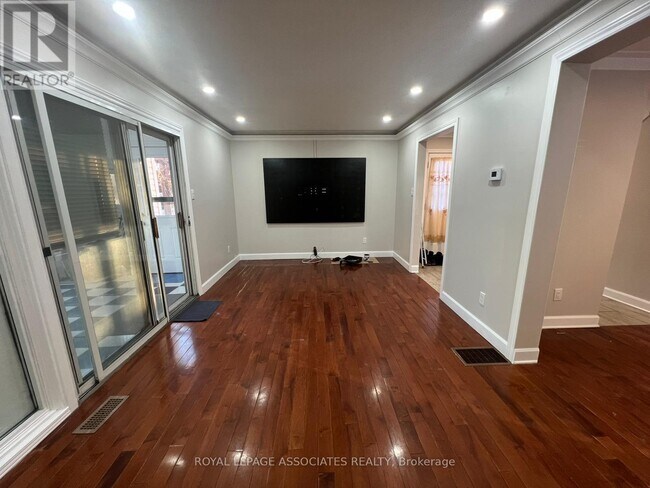 69 Huntingwood Crescent in Brampton, ON - Building Photo - Building Photo