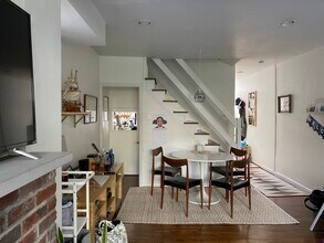 2201 Naudain St in Philadelphia, PA - Foto de edificio - Building Photo