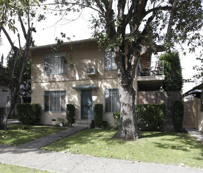 10625-10629 1/2 Whipple St in North Hollywood, CA - Foto de edificio - Building Photo