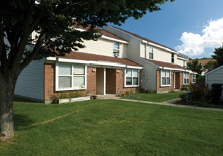 Trident Park Townhomes in Groton, CT - Foto de edificio