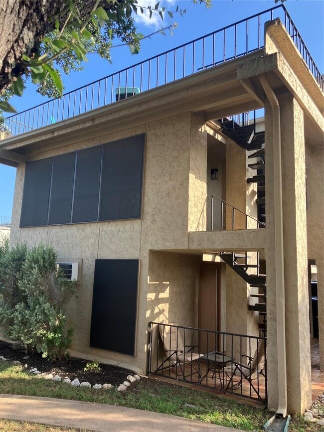 property at 5916 Lago Vista Way
