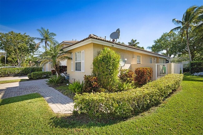 5308 NW 89th Ave in Sunrise, FL - Building Photo - Building Photo
