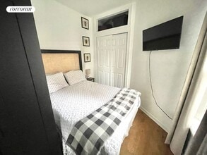 338 E 65th St in New York, NY - Building Photo - Building Photo
