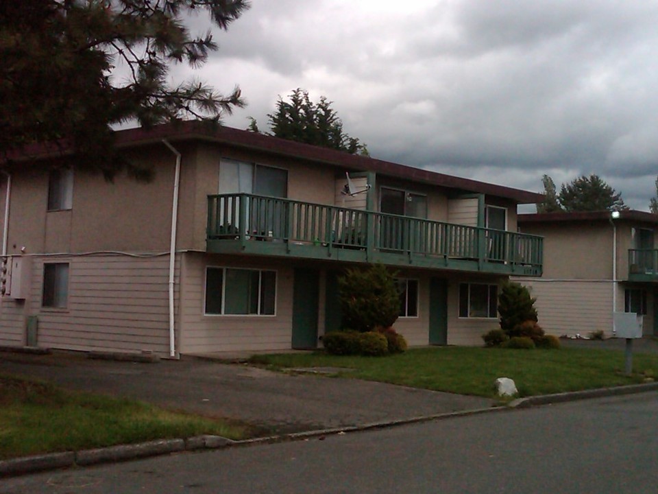 Riviera II Apartments in Kent, WA - Building Photo