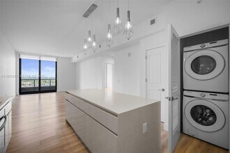 101 Diplomat Pkwy, Unit 1507 in Hallandale Beach, FL - Building Photo - Building Photo