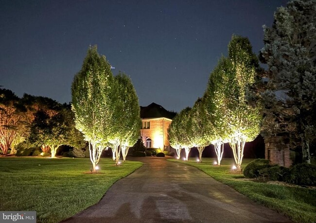 property at 9 Alloway Ct
