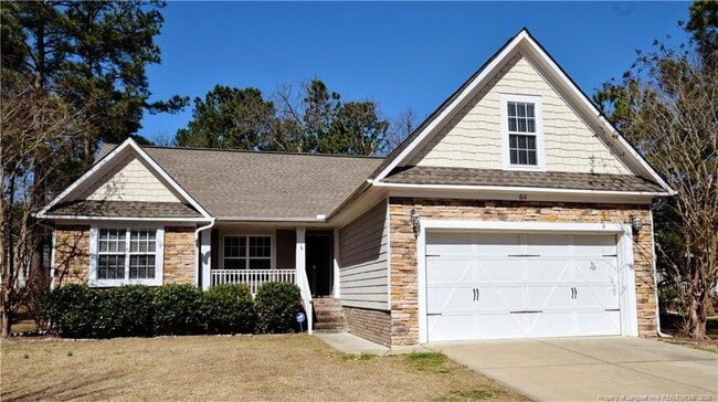 611 Orchard Falls Dr in Spring Lake, NC - Building Photo - Building Photo