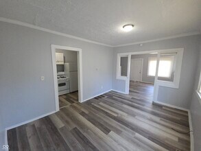 143 W 35th St in Indianapolis, IN - Building Photo - Building Photo