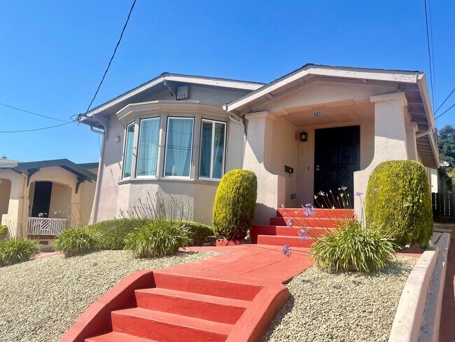 730 Brooklyn Ave in Oakland, CA - Building Photo - Building Photo
