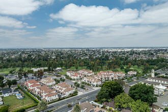 Candlewood Villas in Whittier, CA - Foto de edificio - Building Photo