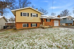 704 Carlsbad Rd in Cincinnati, OH - Building Photo