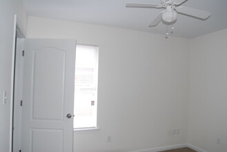 2211 16th Ave, Unit B in Gulfport, MS - Building Photo - Building Photo