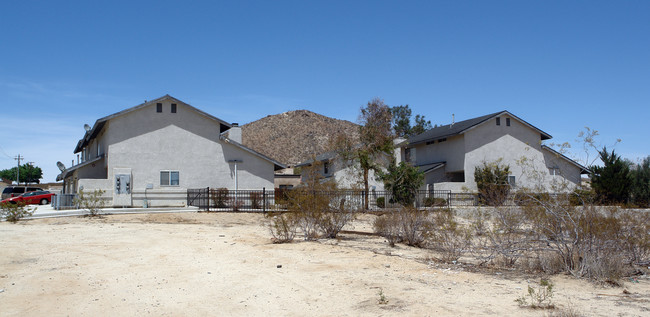 16420 Quantico Rd in Apple Valley, CA - Building Photo - Building Photo