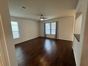 8716 Wood Stork Dr in Austin, TX - Foto de edificio - Building Photo