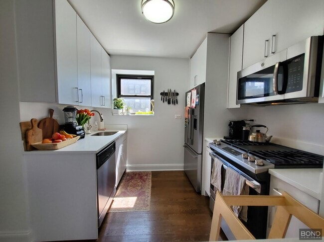 145 E 16th St in New York, NY - Building Photo - Building Photo