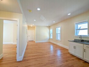 73 Merriam St, Unit 3 in Somerville, MA - Building Photo - Building Photo