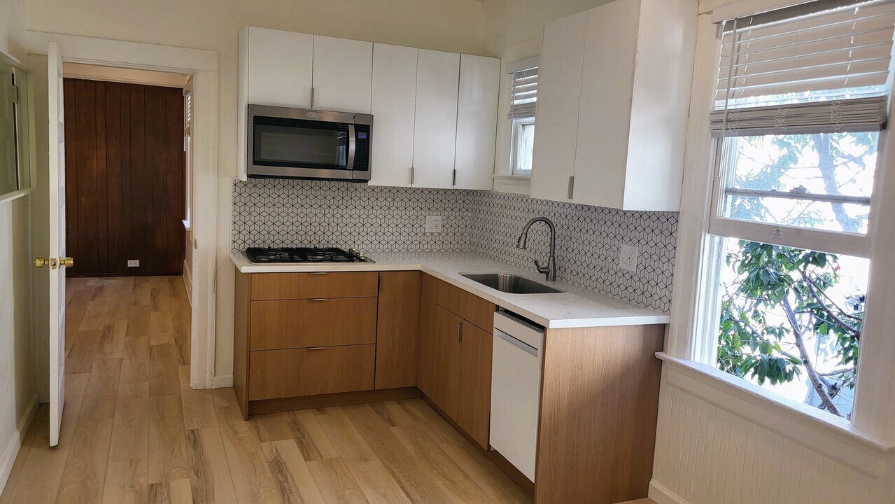 2112 Ashby Ave, Unit C in Berkeley, CA - Building Photo