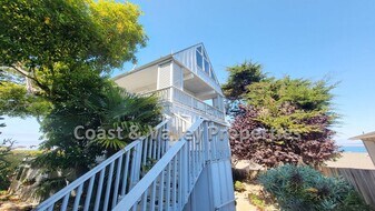 611 Lantern Ln in Monterey, CA - Building Photo