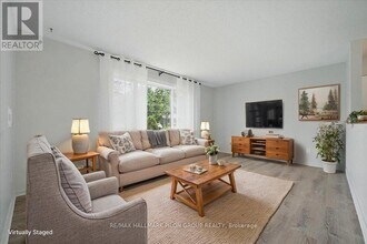 1125 Barnett Dr in Ottawa, ON - Building Photo - Building Photo