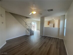 7080 Indian Head Ave in Las Vegas, NV - Foto de edificio - Building Photo