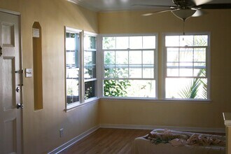 837 Alandele Ave, Unit 837 in Los Angeles, CA - Foto de edificio - Building Photo