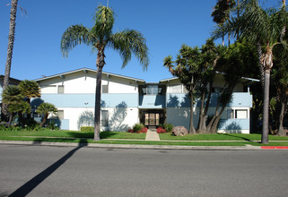 The Palms at Midtown in Ventura, CA - Building Photo - Building Photo