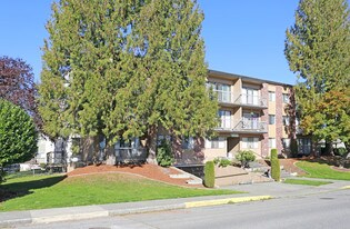 Maple Court in Maple Ridge, BC - Building Photo