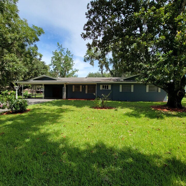 608 Gibson St in Leesburg, FL - Building Photo