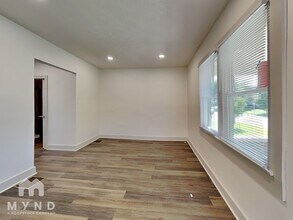1724 Woodlawn Ave in Indianapolis, IN - Building Photo - Building Photo